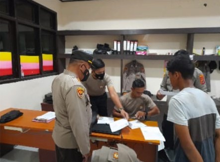 Proses bongkar & distribusi bekal seragam PDL Polri tujuan Polres Halmahera